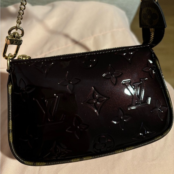 Louis Vuitton Mini Pochette - Picture 13 of 14